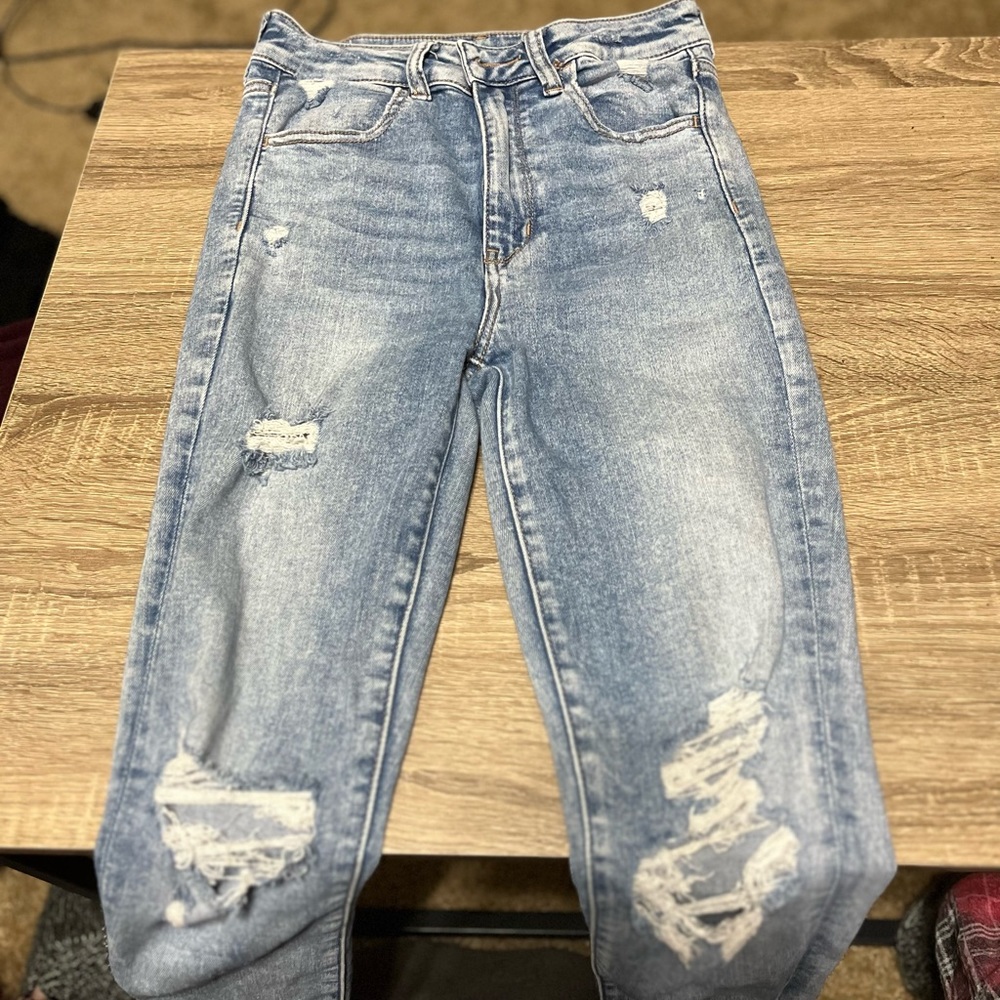 American Eagle Light Blue Distressed Jeans Size 4